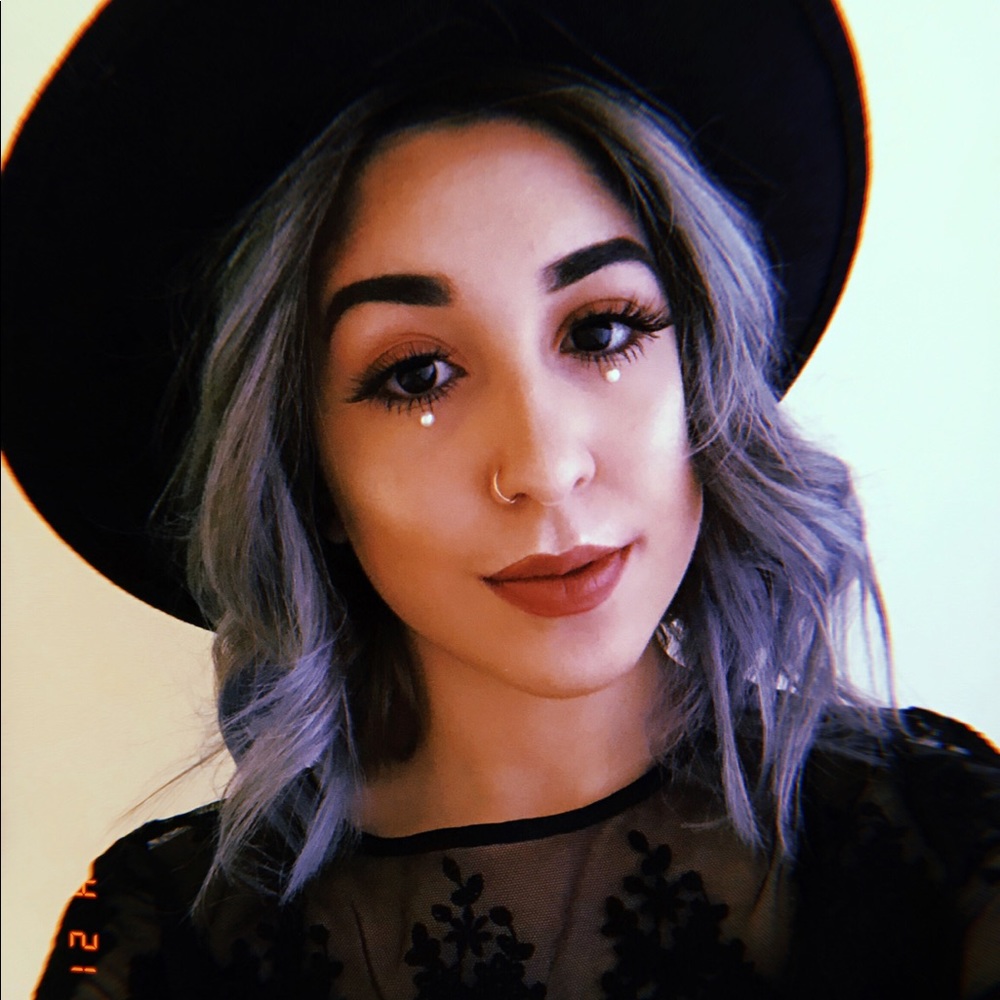 Meet your Posher, Lais